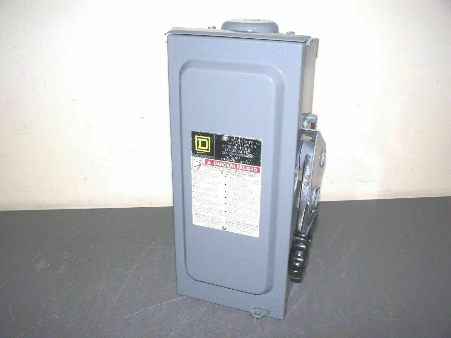 SQUARE D DISCONNECT TYPE 3R H321NRB 30AMP 240VOLT 3POLE FUSIBLE *REFURB*