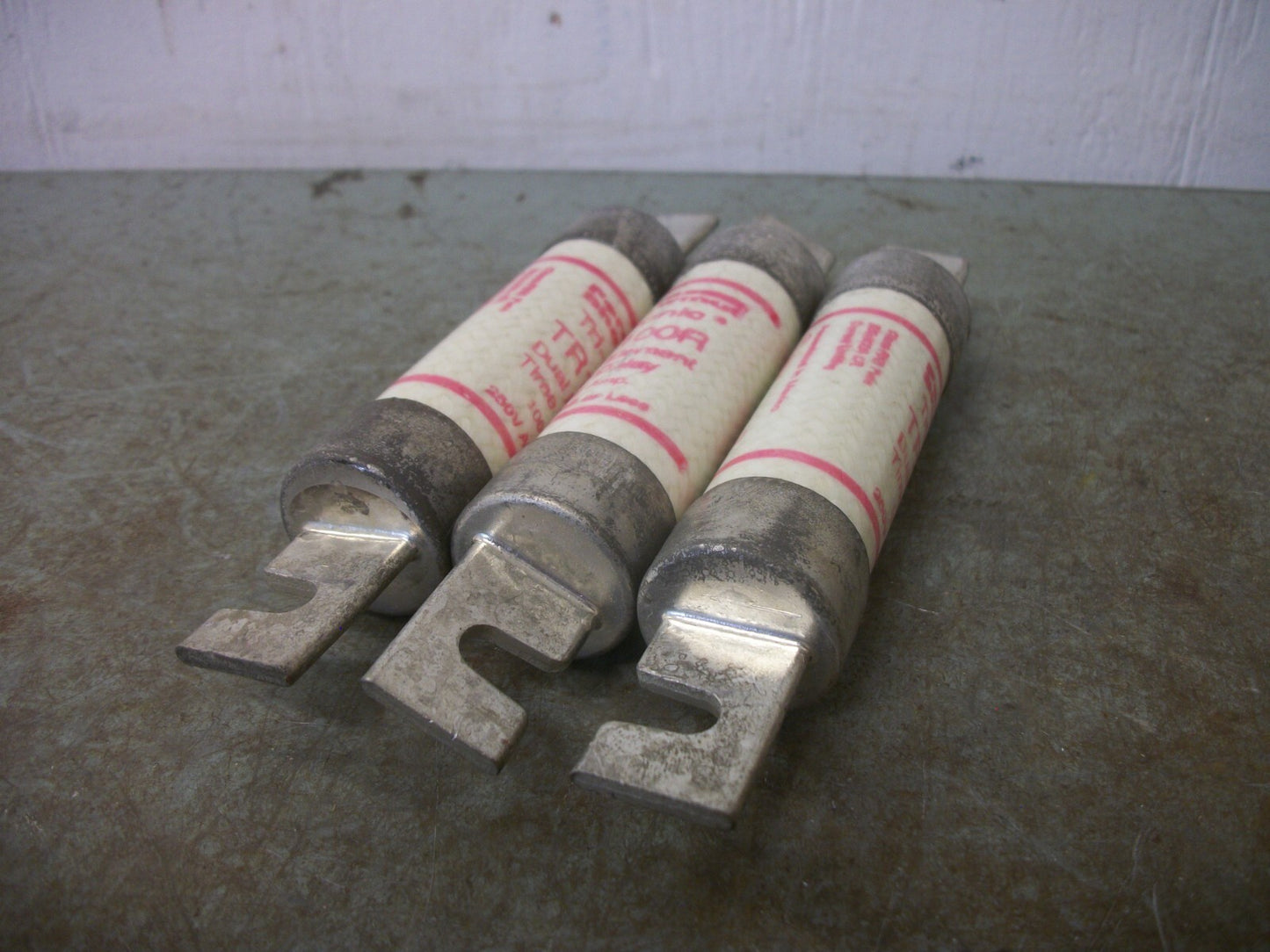 FERRAZ-SHAWMUT LOT OF 3 TRI-ONIC FUSES TR100R 100AMP 250VOLT