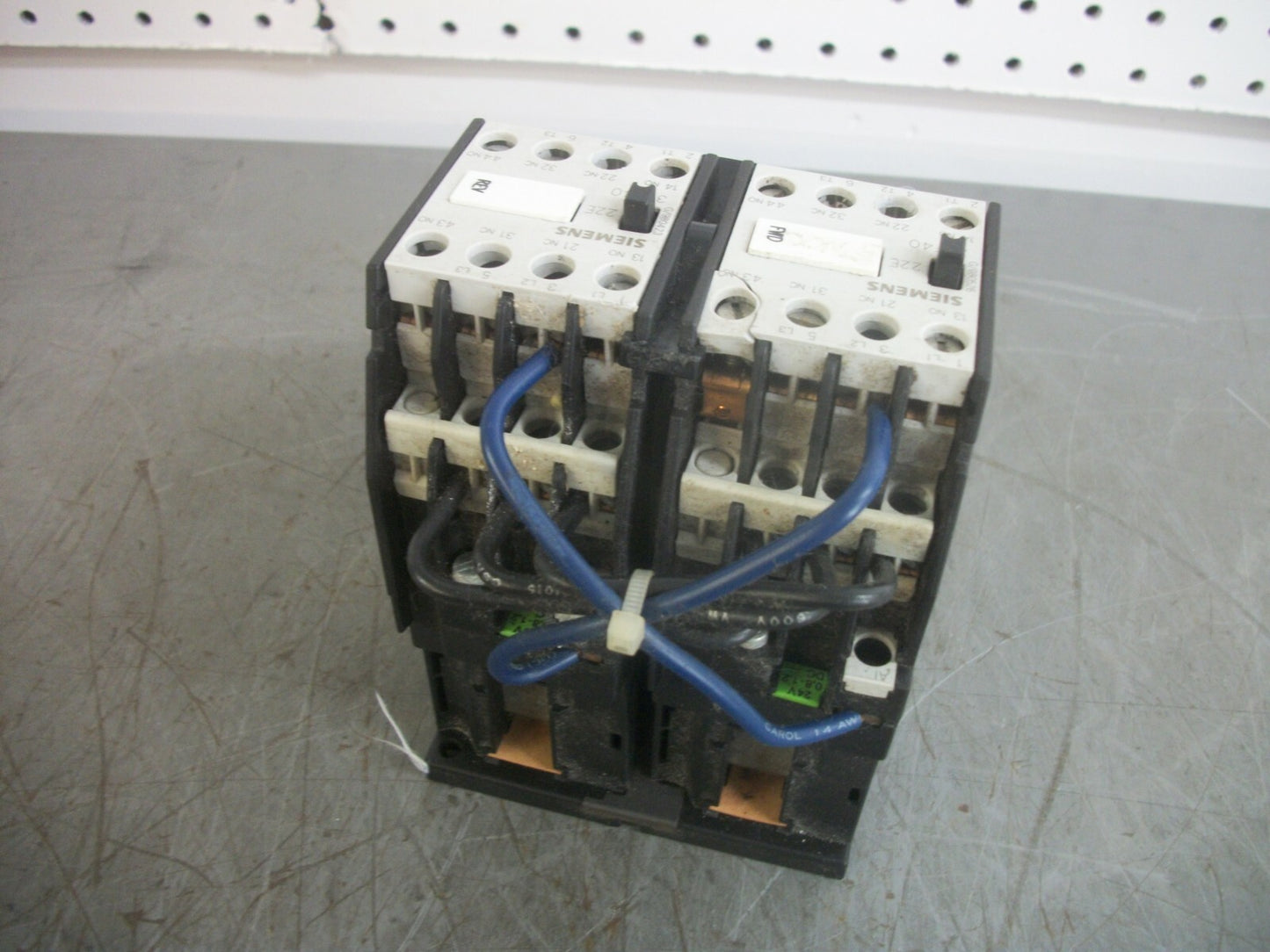 SIEMENS 3TF4022-7F REV CONTACTOR CRL0F4022* 20AMP 24VCOIL 3PH 600V 7.5HP