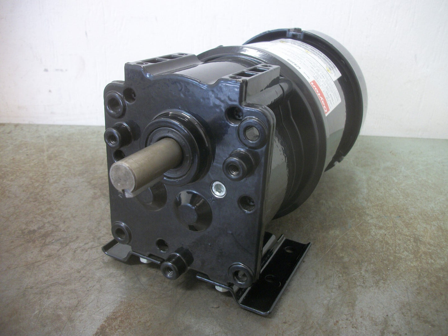 DAYTON 1/6HP 28:1 RATIO AC GEARMOTOR 6Z820B 230VOLT 1PH NOB