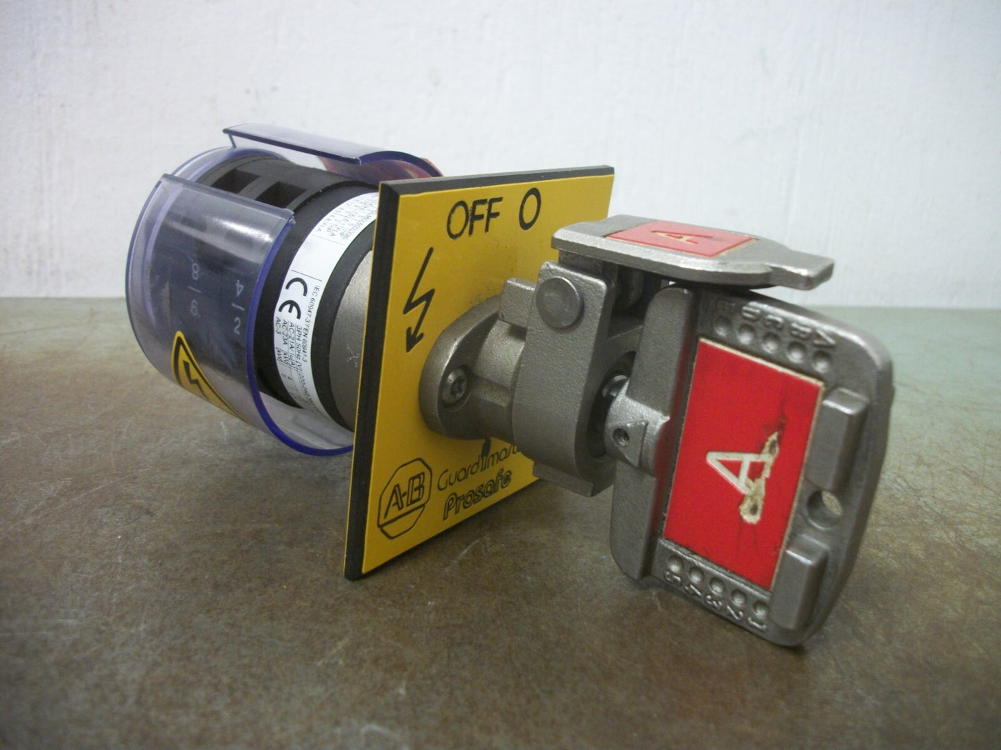 ALLEN-BRADLEY GUARDMASTER PROSAFE KEY OPERATED ROTARY CAM SWITCH 440T-MRPSE11