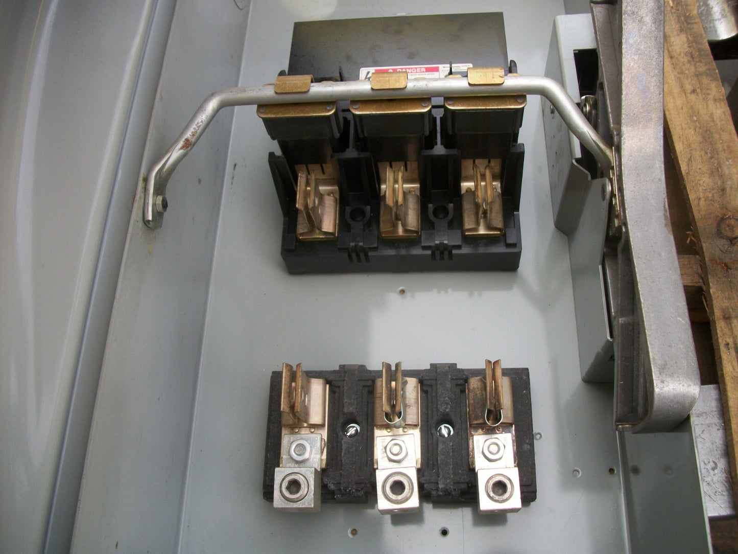 SIEMENS DISCONNECT TYPE 1 F324 200AMP 240VOLT 3POLE FUSIBLE