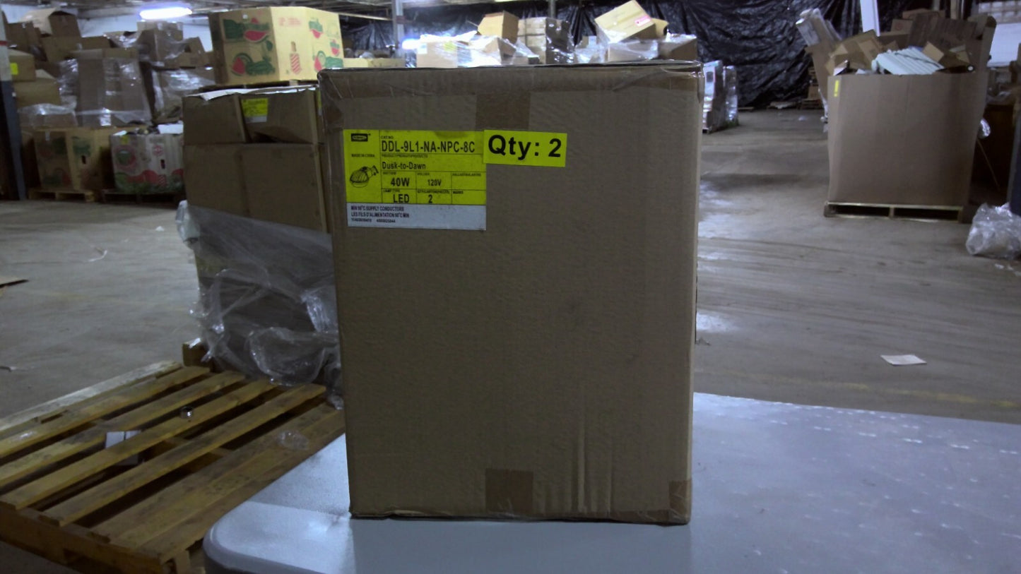 HUBBELL BOX OF 2 DUSK-TO-DAWN LED STREET LIGHTS DDL-9L1-NA-NPC-8C 40W 120V NIB