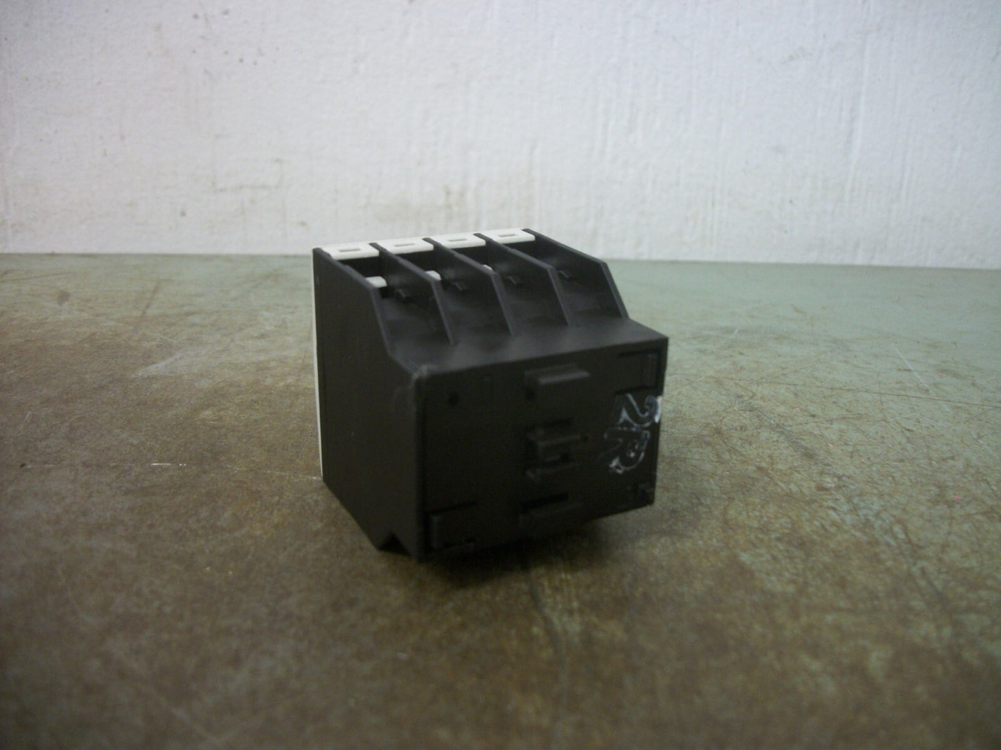 CUTLER-HAMMER DIL A-XHI11 1N.O. 1N.C. AUXILIARY CONTACT BLOCK XTCEXFAC11