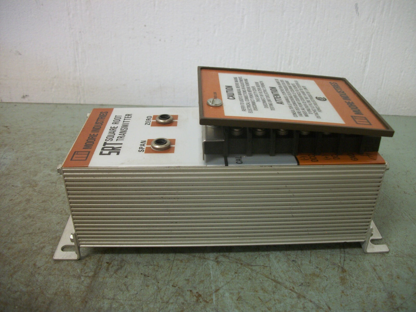MOORE INDUSTRIES SRT SQUARE ROOT TRANSMITTER SRT/4-20MA/4-20MA/24DC NOB