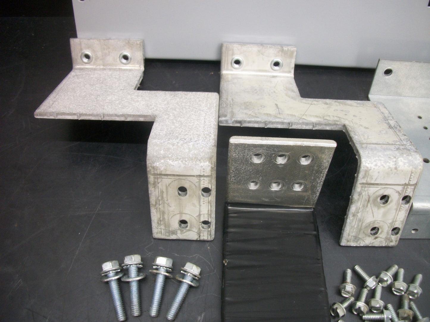 SIEMENS TWIN BREAKER BUS MOUNTING HARDWARE FOR JXD JD FRAMES JD65K 400AMP