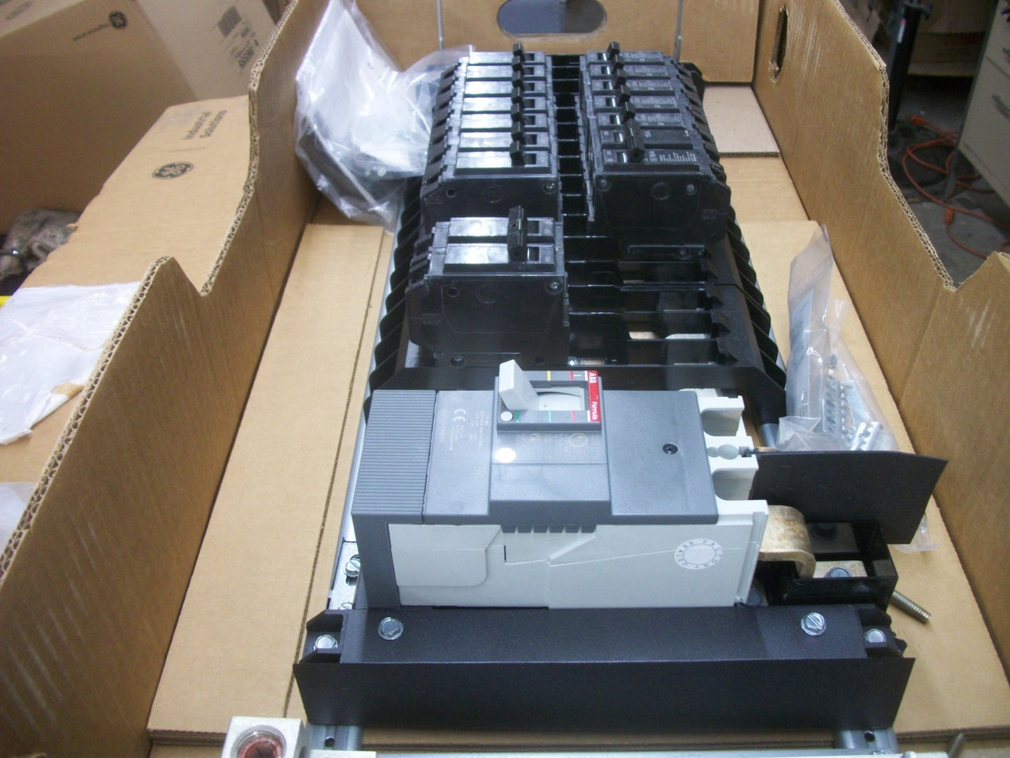 GE RELIAGEAR PANELBOARD INTERIOR AQF1302AB 225A 120/240V 1PH 200A MAIN NIB