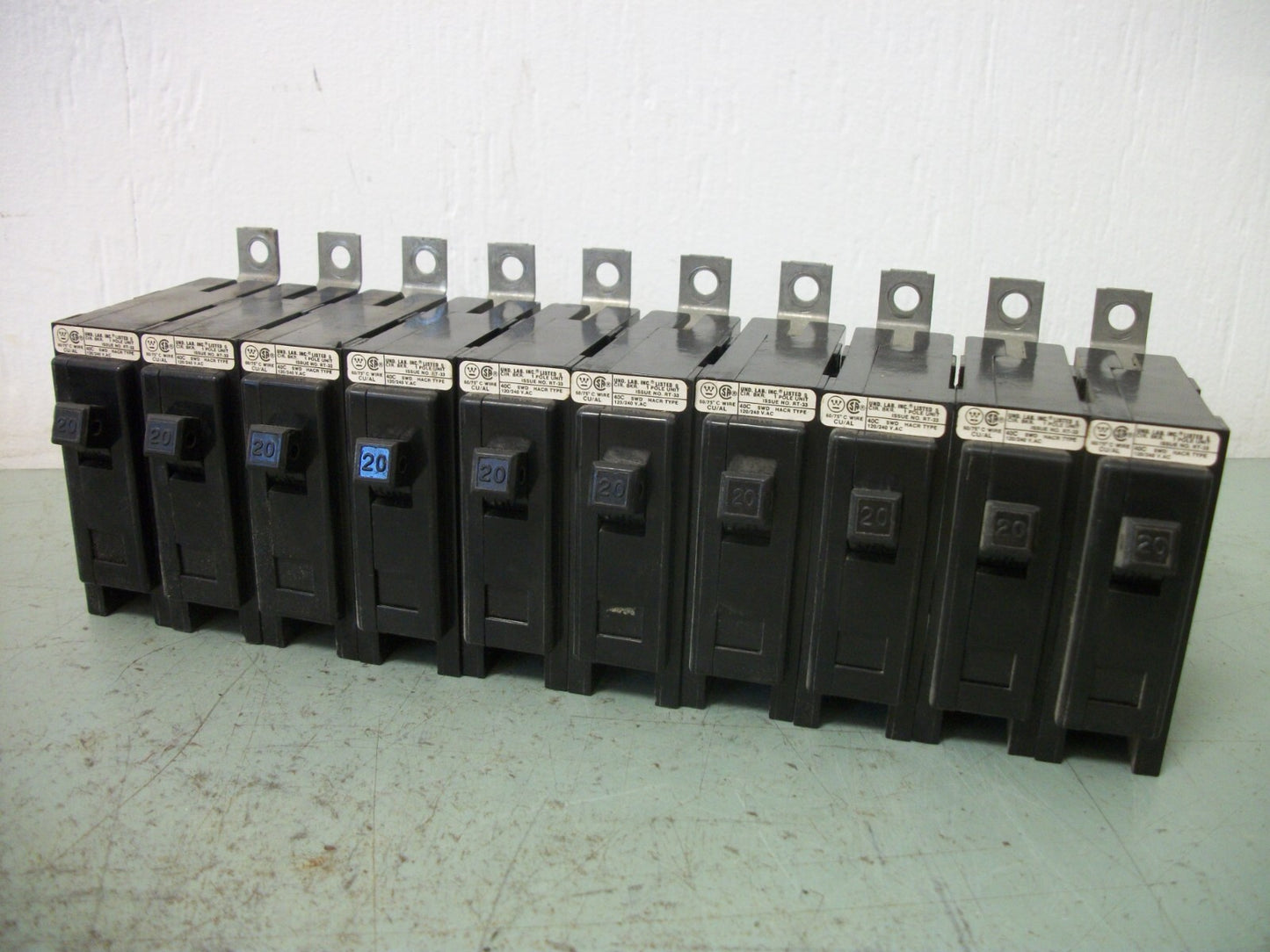 WESTINGHOUSE LOT OF 10 QBHW CIRCUIT BREAKERS QBHW1020 20AMP 240VOLT 1POLE