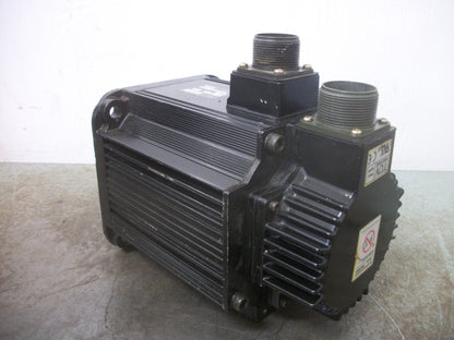 OMRON AC SERVO MOTOR R88M-W90010H-S2 200VOLT 900W 8.62N-M 7.6A 1000RPM