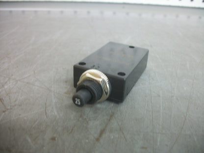 E-T-A PROTECTION CIRCUIT BREAKER 2-5700-IG2-P10-25A 25AMP 250VOLT 1POLE NOB