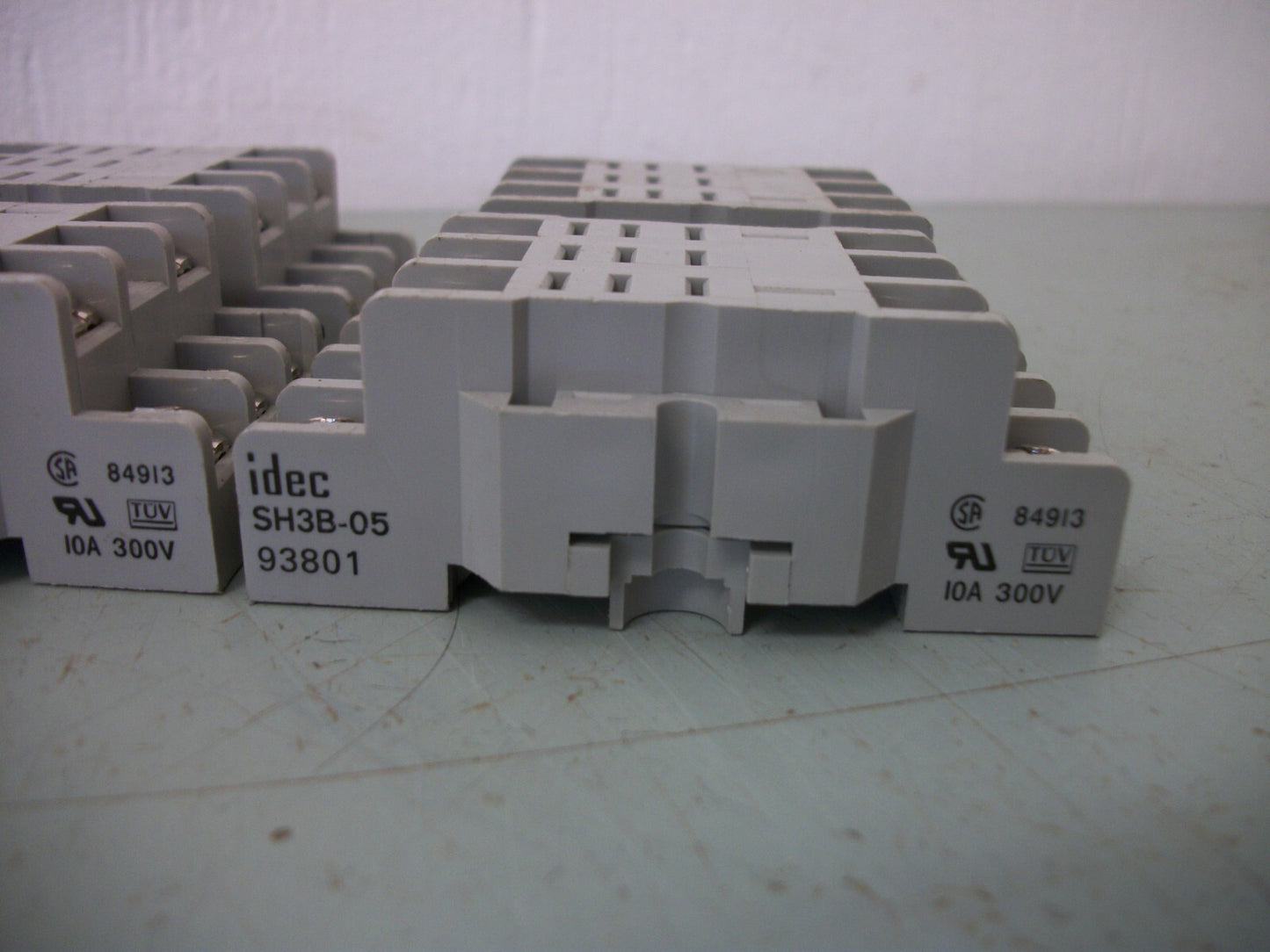 IDEC LOT OF 4 11-PIN RELAY SOCKET BASES SH3B-05 10AMP 300VOLT