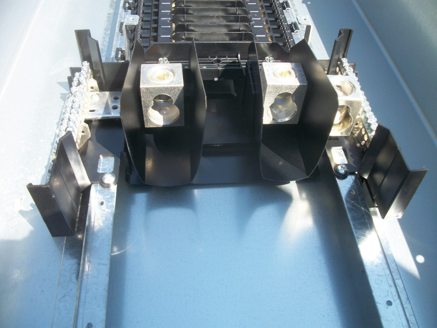 SQUARE D NQ LOAD CENTER PANELBOARD NQ84L4C 400AMP 240VOLT 1PH NOB