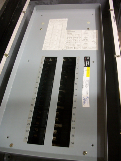 GE A SERIES LOAD CENTER PANELBOARD AQF3301MTXAXB4 125AMP 208Y/120VOLT 3PH 4W