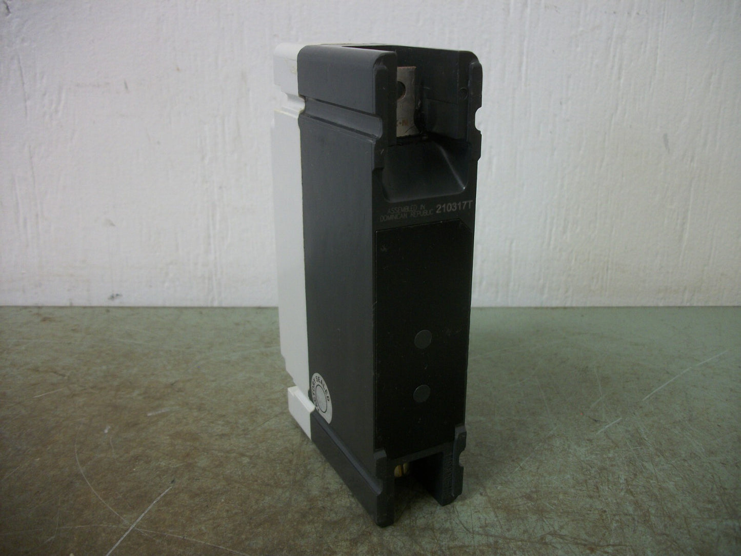 CUTLER-HAMMER FD CIRCUIT BREAKER FD1020 20AMP 277VOLT 1POLE RED