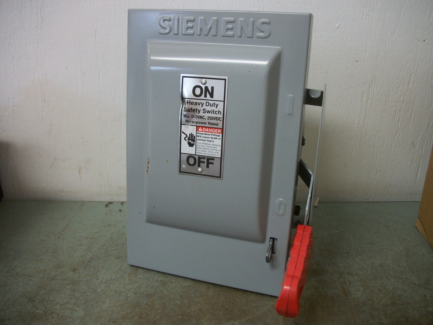 SIEMENS DISCONNECT TYPE 1 HNF361 30AMP 600VOLT 3POLE NON-FUSIBLE