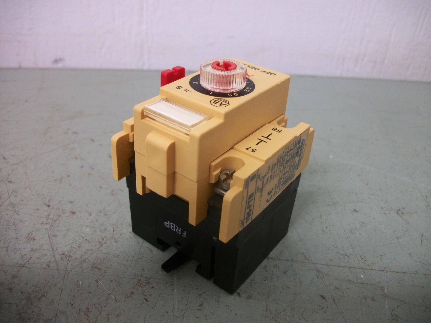 ALLEN-BRADLEY PNEUMATIC TIMING RELAY 196-FTB