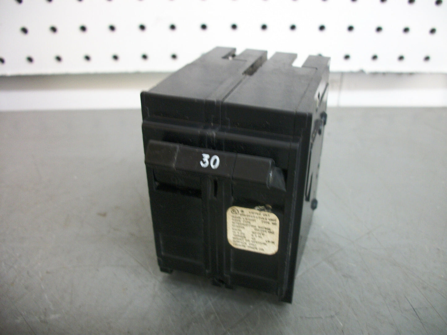 CROUSE-HINDS MP CIRCUIT BREAKER MP230 30AMP 240VOLT 2POLE