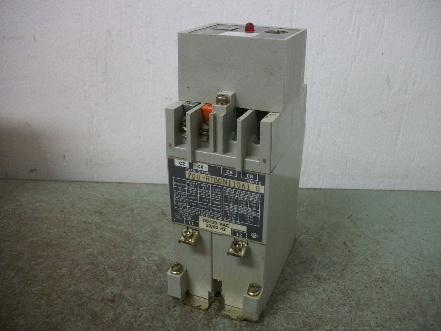 ALLEN-BRADLEY SOLID STATE TIMING RELAY 700-RT00N110A1 120VCOIL