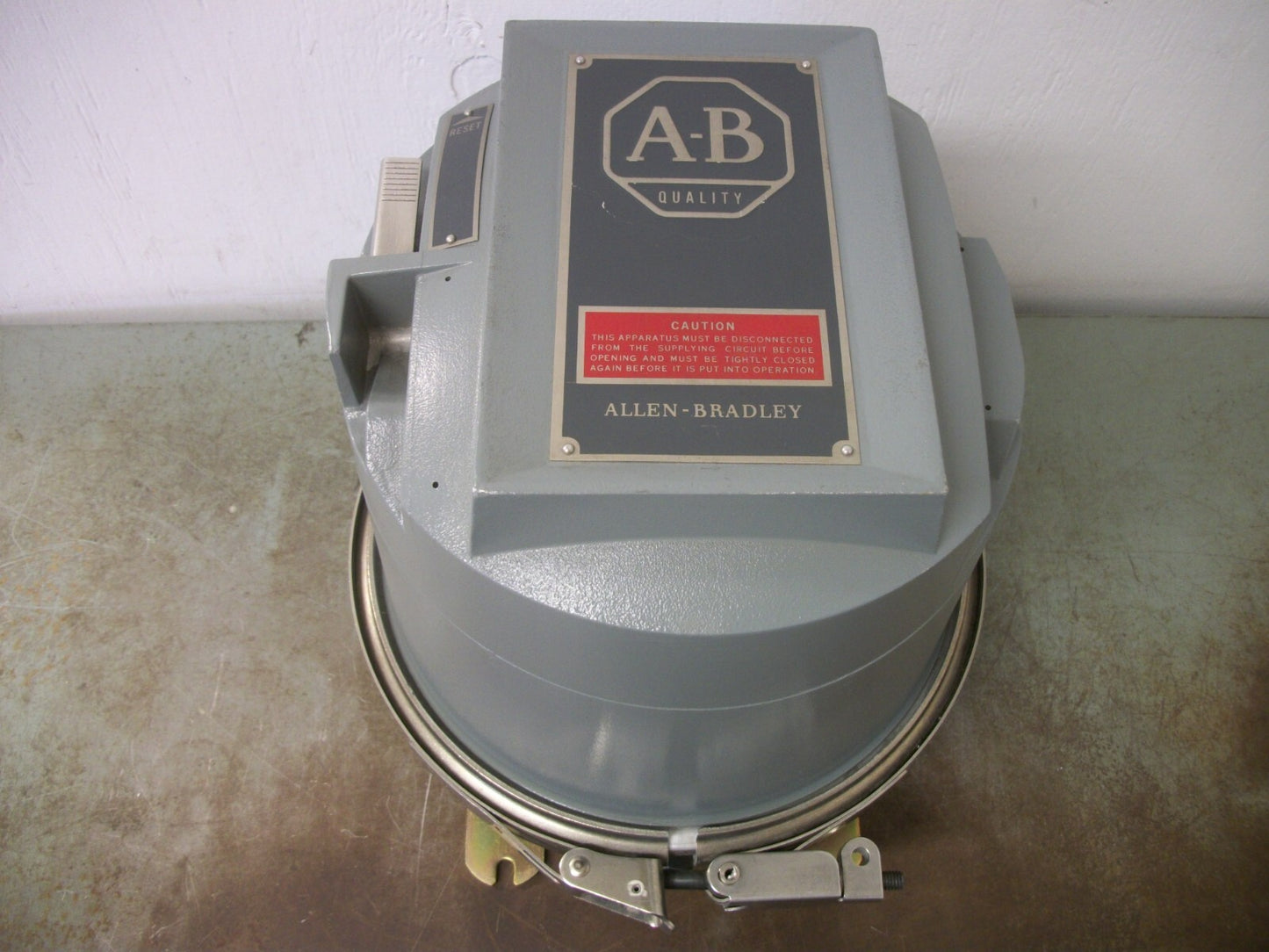 ALLEN-BRADLEY ENCL 705-AUA SIZE 0 REV MOTOR STARTER 240VCOIL 3PH 600V 5HP NEW