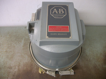 ALLEN-BRADLEY ENCL 705-AUA SIZE 0 REV MOTOR STARTER 240VCOIL 3PH 600V 5HP NEW