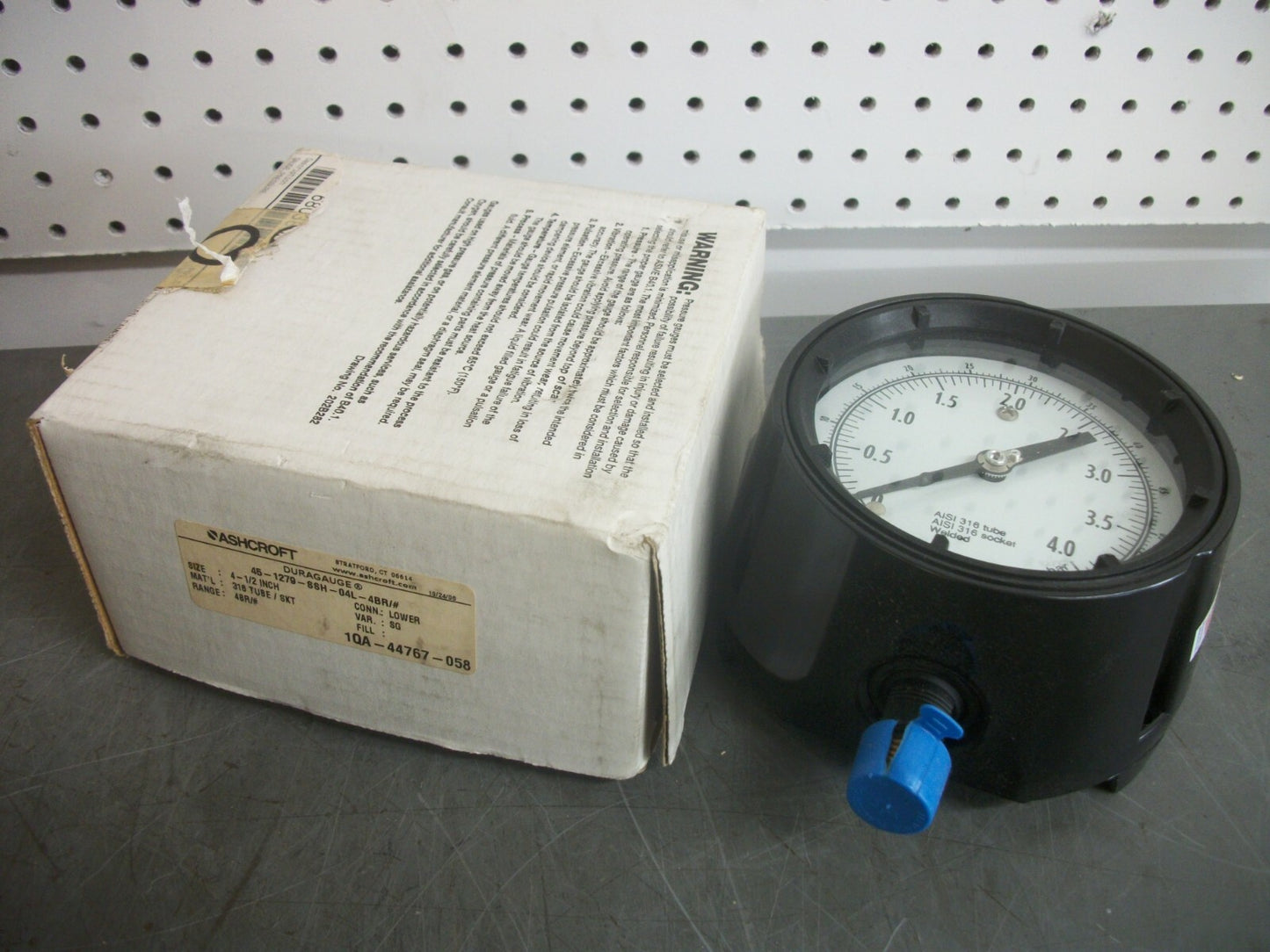 ASHCROFT DURAGAUGE 4.5" 316 TUBE / SKT PRESSURE GAUGE 45-1279-SSH-04L-4BR/# NIB