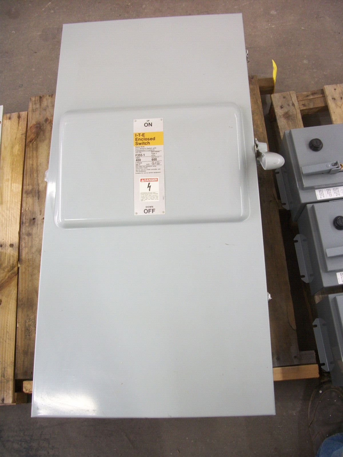 SIEMENS DISCONNECT TYPE 1 F355 400AMP 600VOLT 3POLE FUSIBLE