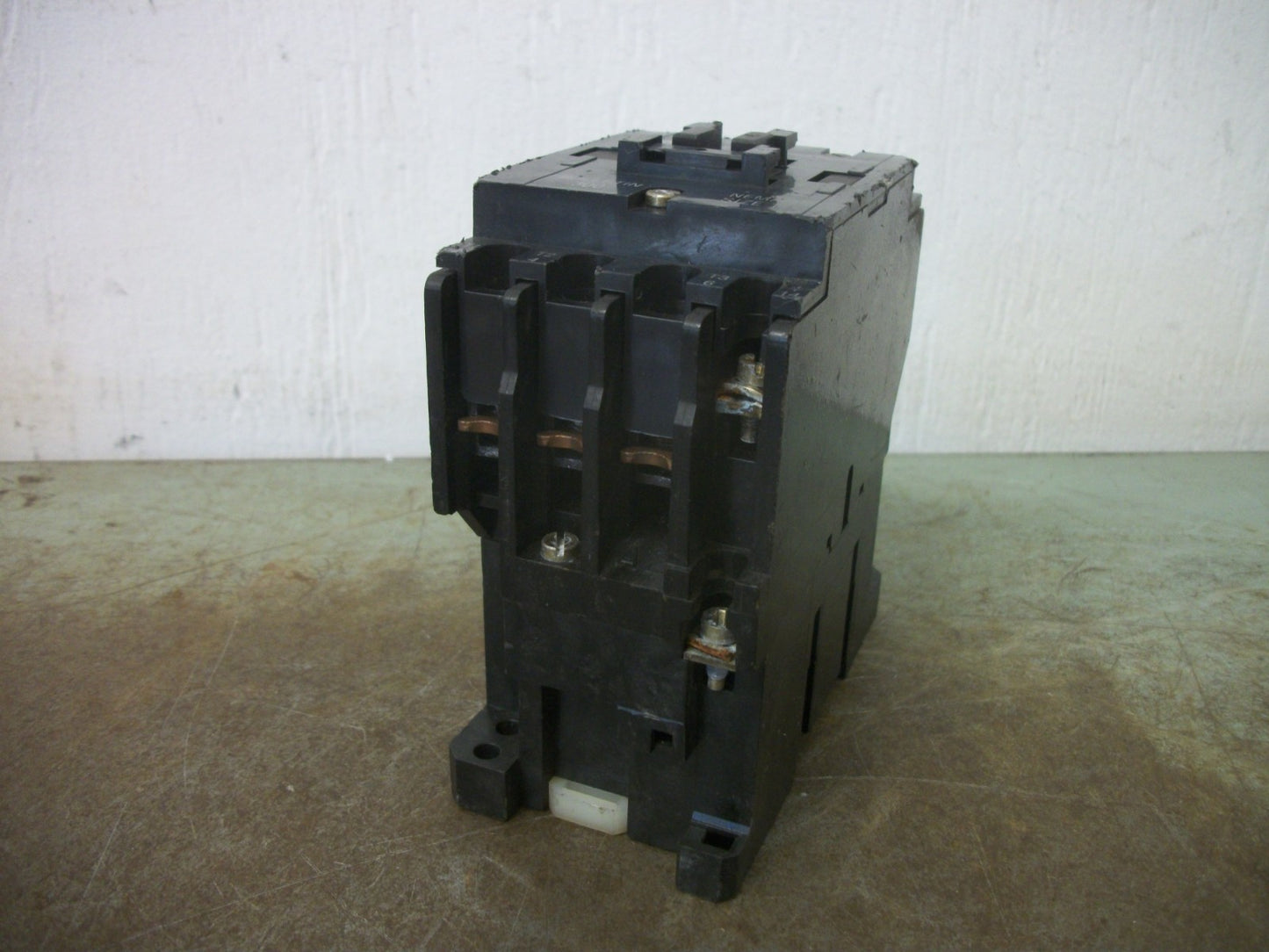 ALLEN-BRADLEY SIZE 1 CONTACTOR 300-BO*930 27AMP 120VCOIL 3PH 600V 10HP