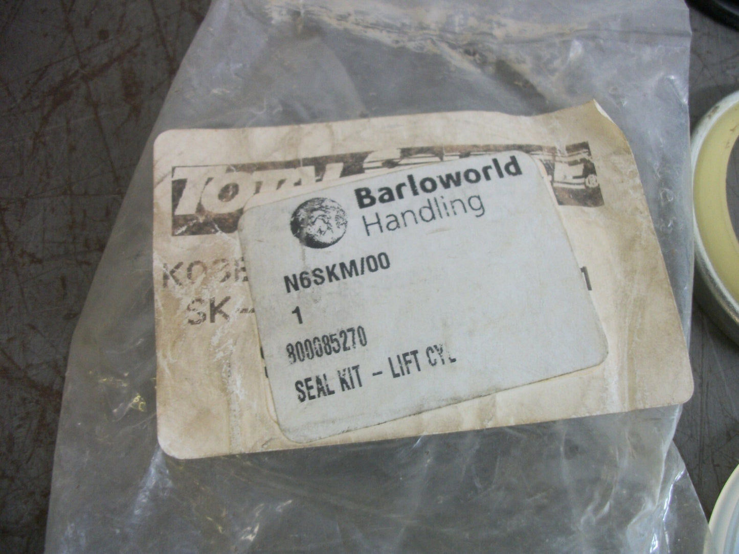 TOTAL SOURCE BARLOWORLD LIFT CYLINDER SEAL KIT 800085270 NEW