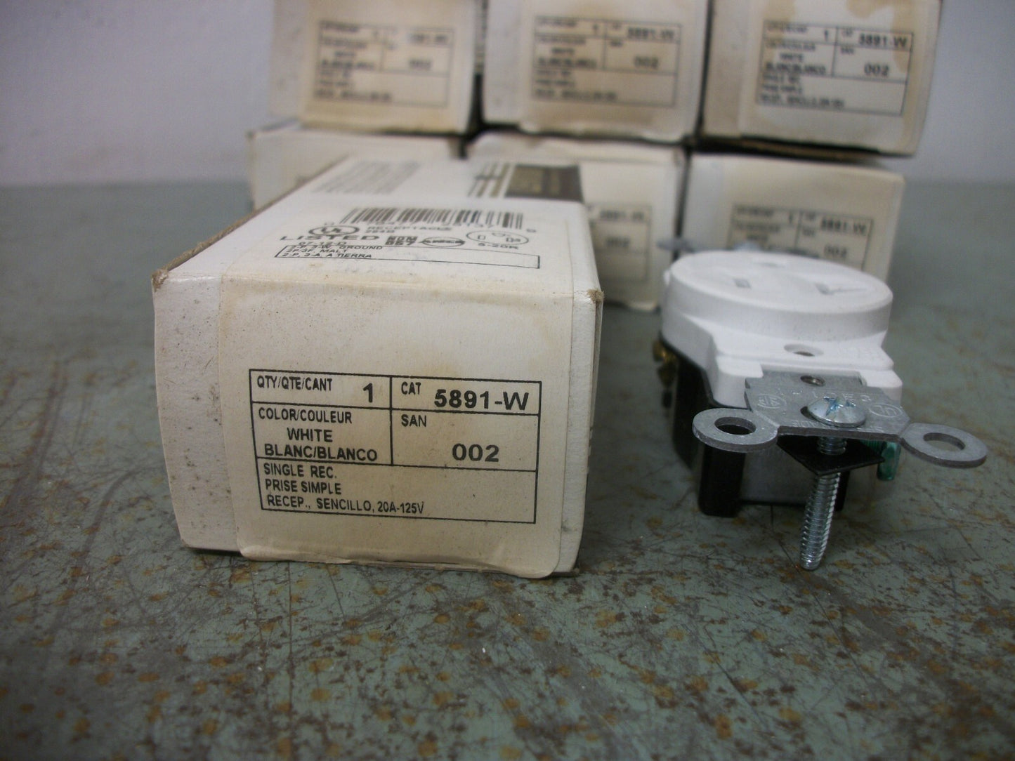 LEVITON LOT OF 7 WHITE SINGLE RECEPTACLES 5891-W 20AMP 125VOLT NIB