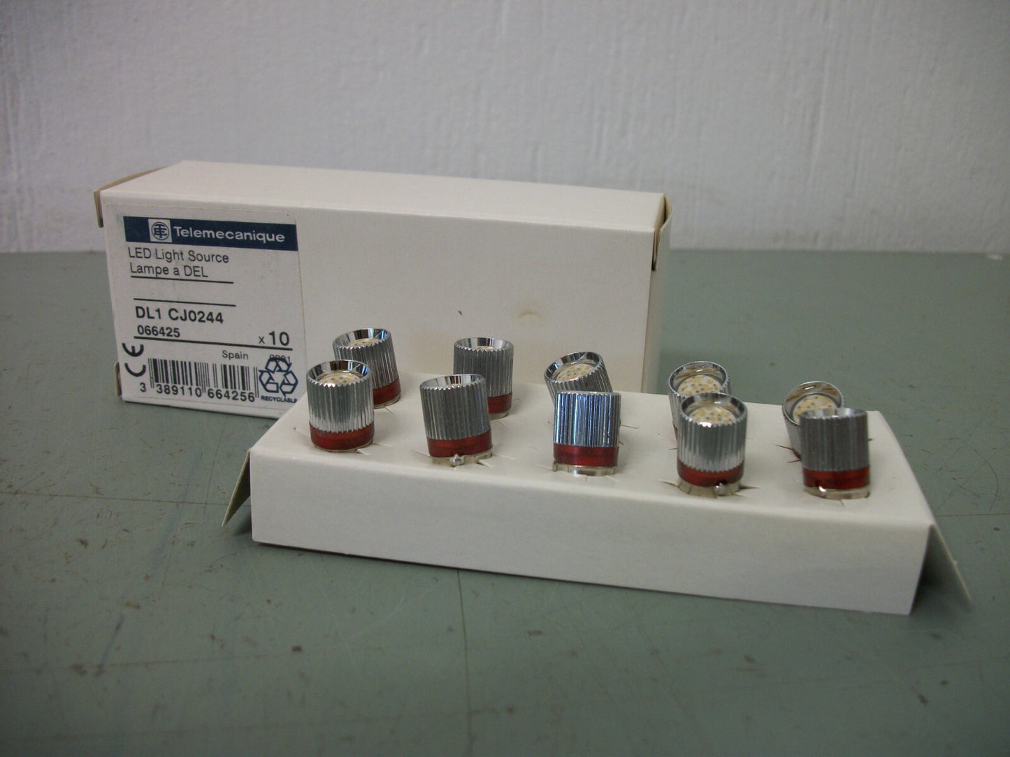 TELEMECANIQUE BOX OF 10 RED LAMPS DL1CJ0244 NIB