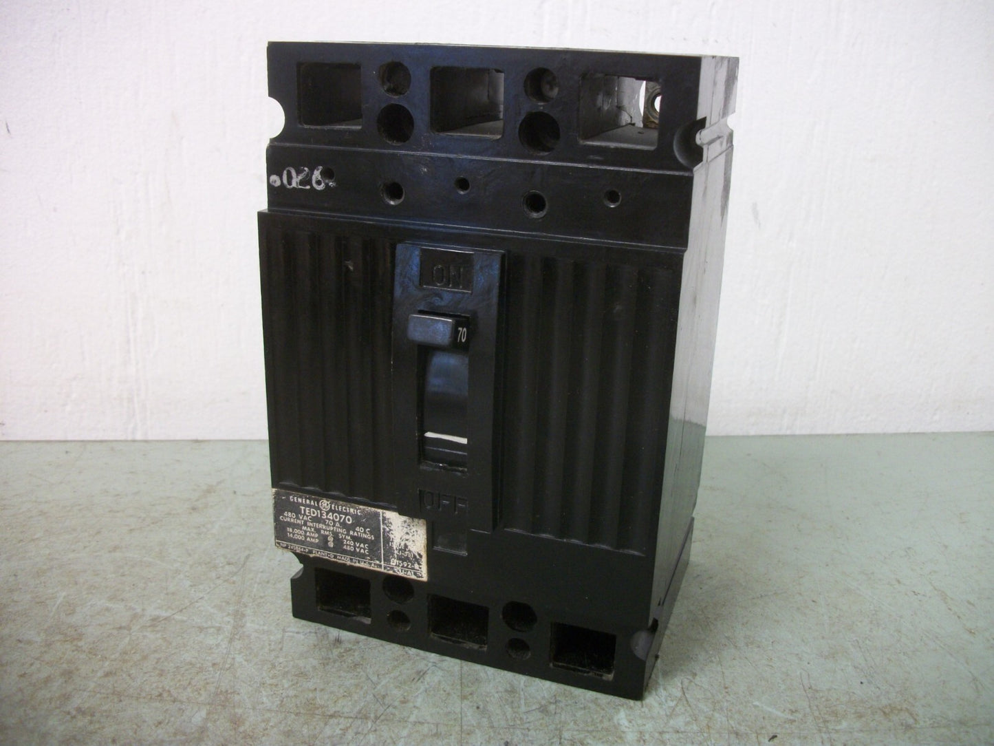 GE TED CIRCUIT BREAKER TED134070 70AMP 480VOLT 3POLE BLACK
