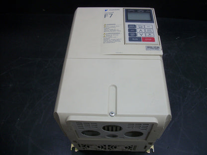 YASKAWA VARISPEED F7 VARIABLE FREQUENCY DRIVE CIMR-F7U47P5 480VOLT 3PH 17AMP