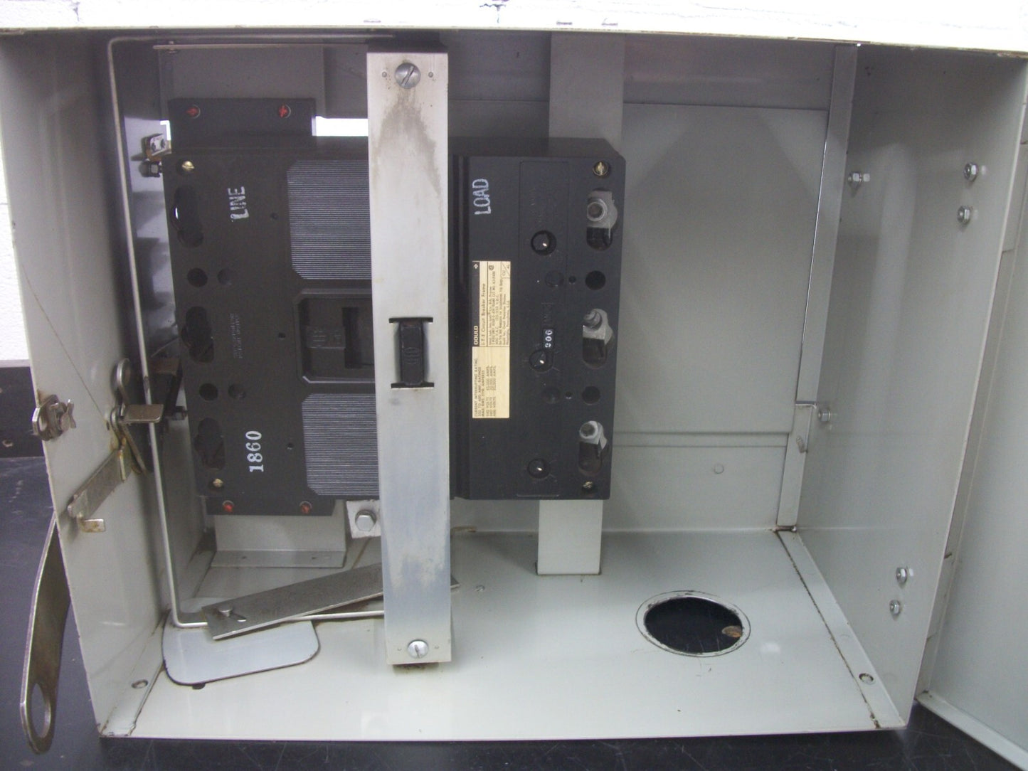 SIEMENS ITE XL CIRCUIT BREAKER BUS PLUG U6C4400 400AMP 600VOLT 3PH W/200A BREAK