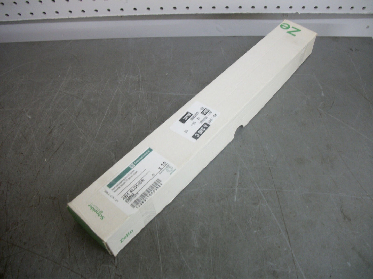 TELEMECANIQUE BOX OF 18 70POLE RED COMMONING LINKS AB1ALD100R NIB