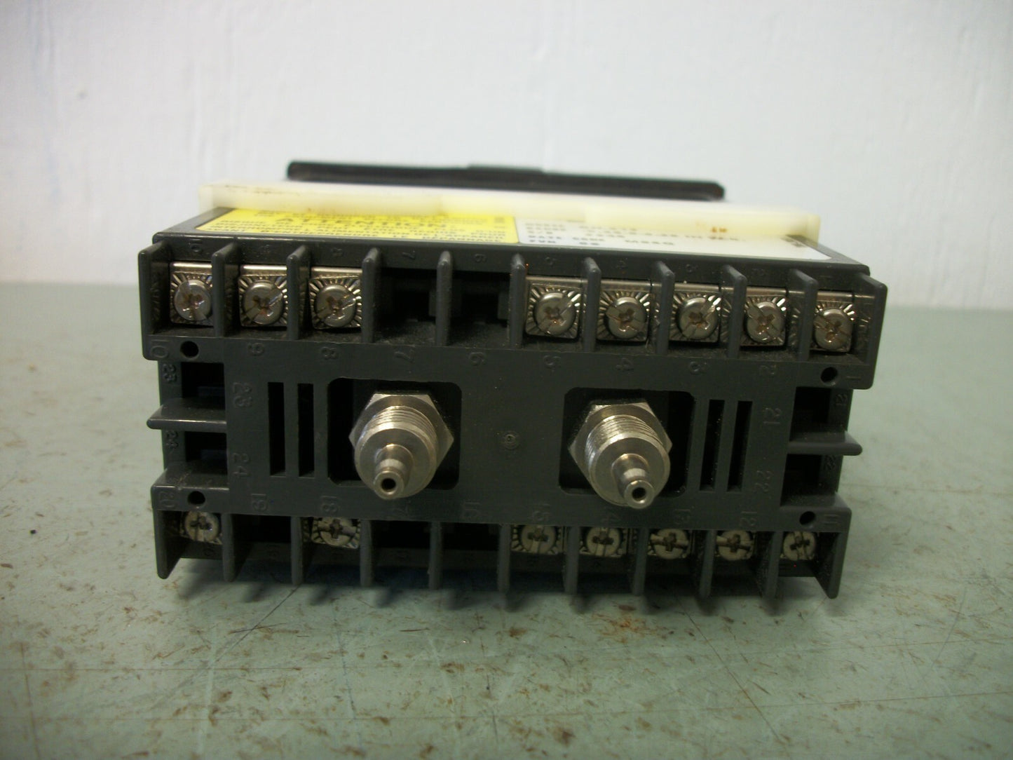 DWYER DIGIHELIC DIGITAL PRESSURE PANEL METER DH-012 RANGE -0.25-0-0.25