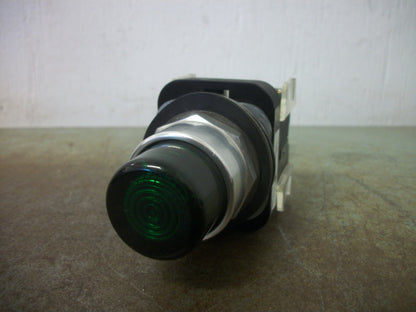 ALLEN-BRADLEY GREEN ILLUMINATED MOMENTARY PUSHBUTTON 800T-QB24G 24VOLT