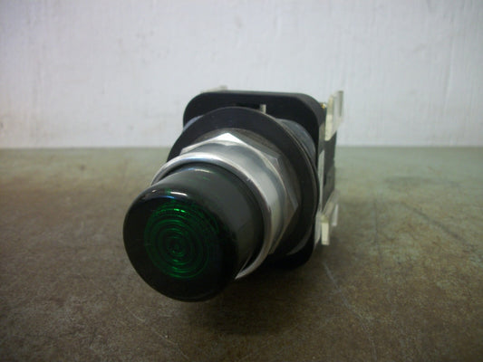 ALLEN-BRADLEY GREEN ILLUMINATED MOMENTARY PUSHBUTTON 800T-QB24G 24VOLT