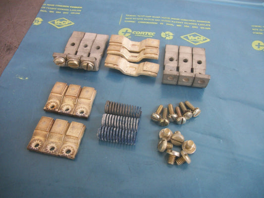 FEDERAL PACIFIC SIZE 3 3POLE CONTACT KIT FROM 4102 CU33-26 NOB