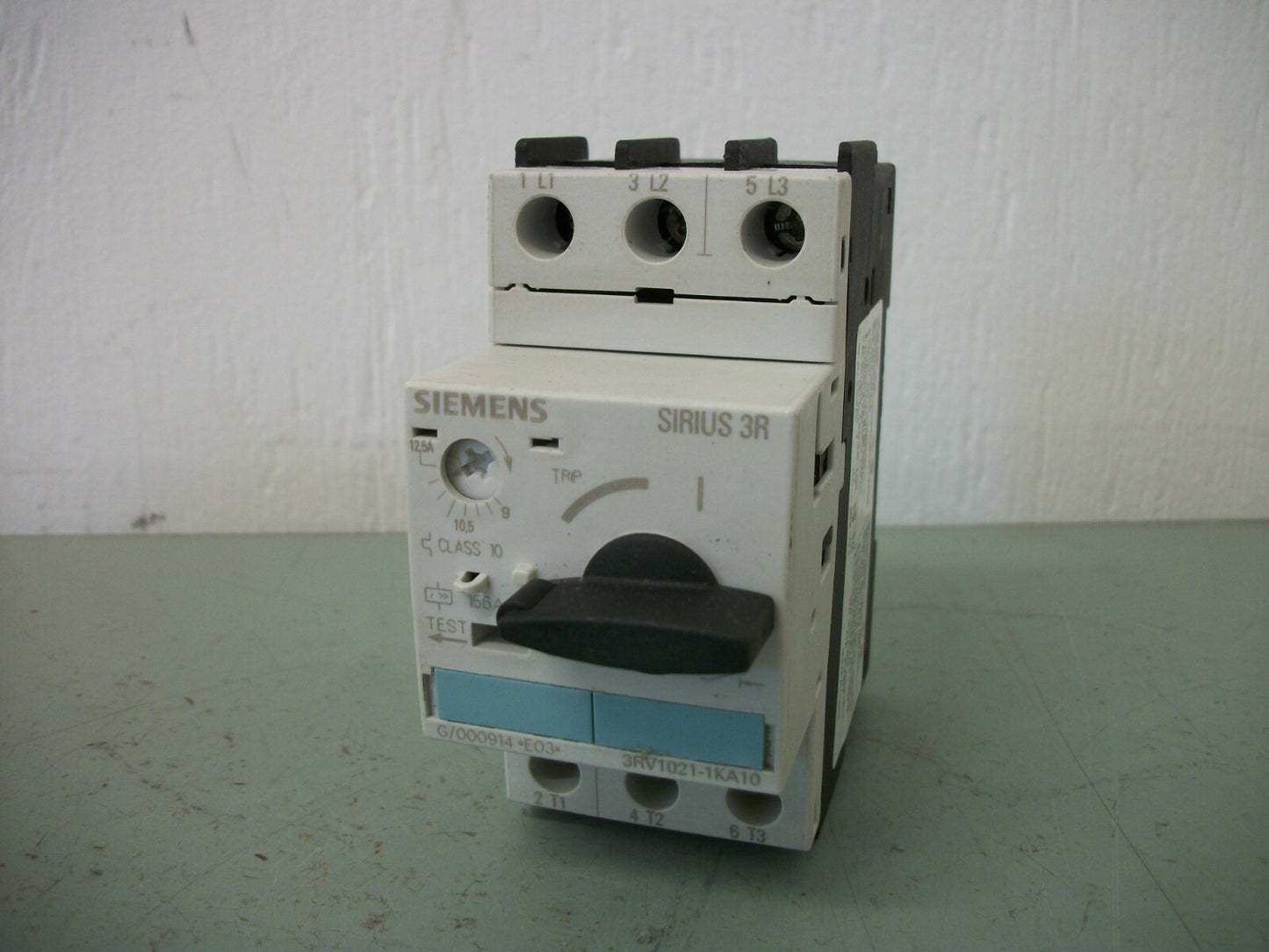 SIEMENS MOTOR CIRCUIT BREAKER 3RV1021-1KA10 9-12.5AMP