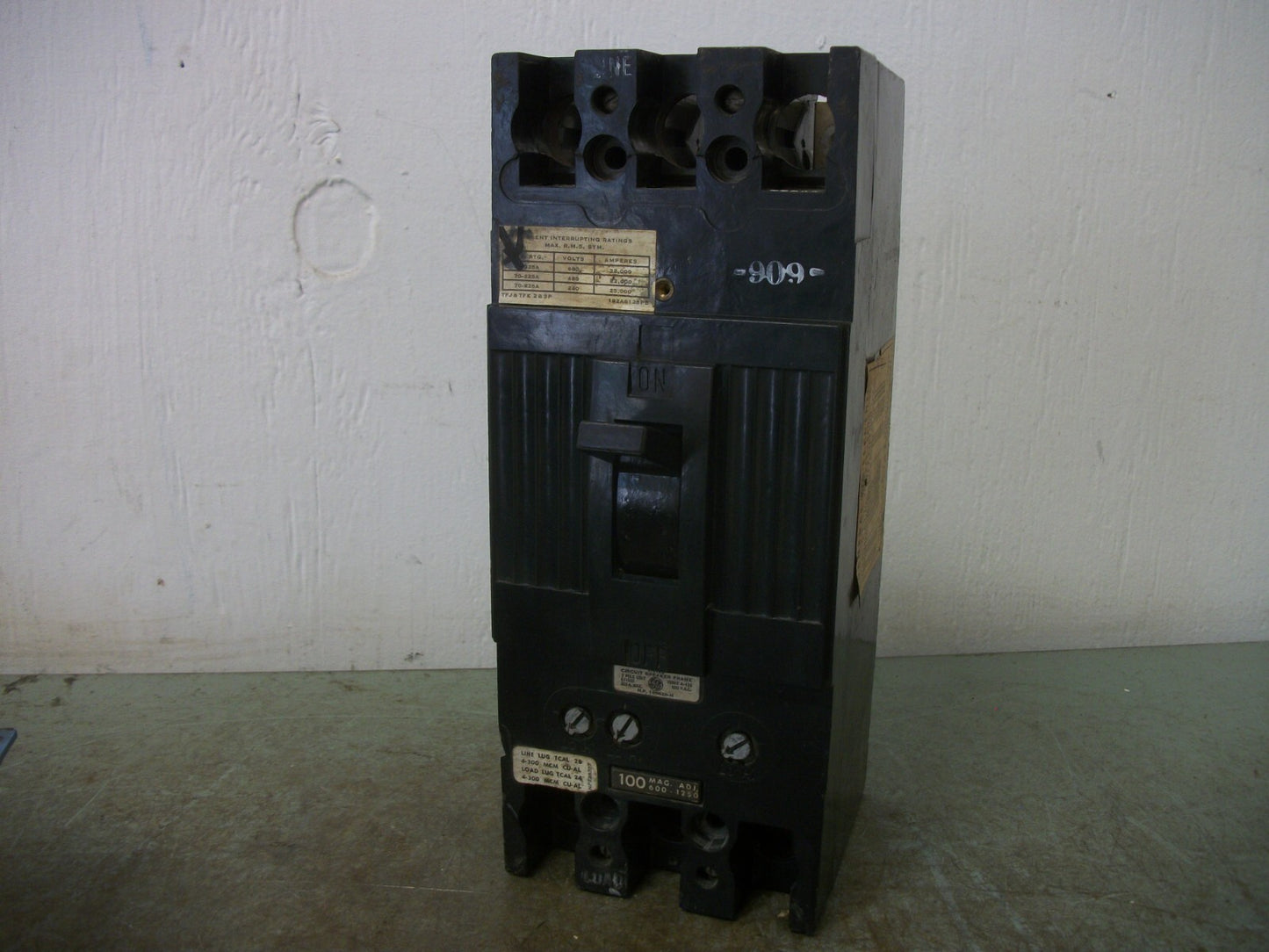 GE TFK CIRCUIT BREAKER TFK236F000 225AMP 600VOLT 3POLE W/100A TRIP