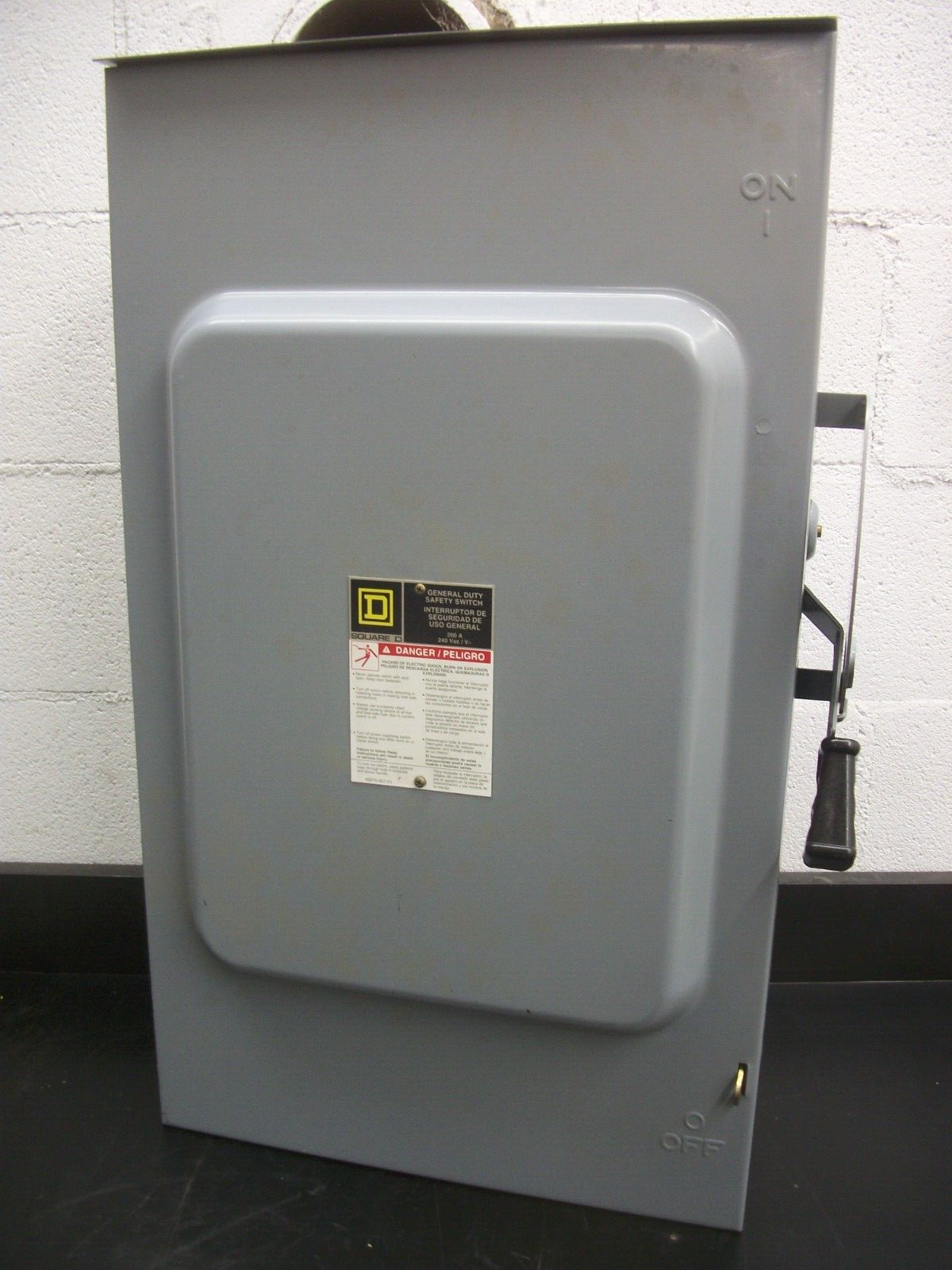 SQUARE D DISCONNECT TYPE 3R D324NRB 200AMP 240VOLT 3POLE FUSIBLE NOB