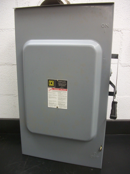 SQUARE D DISCONNECT TYPE 3R D324NRB 200AMP 240VOLT 3POLE FUSIBLE NOB