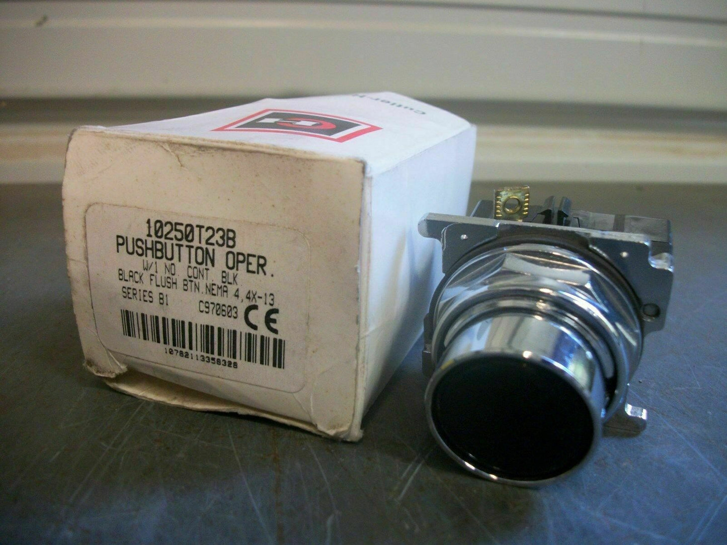 CUTLER-HAMMER BLACK FLUSH PUSHBUTTON 10250T23B *NIB*