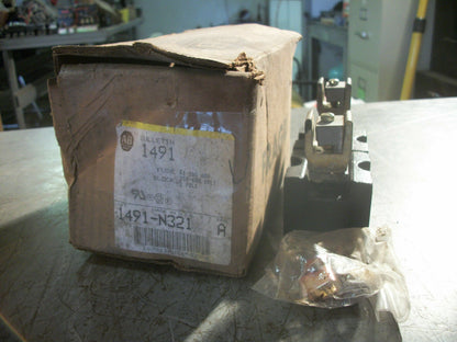 ALLEN-BRADLEY FUSE BLOCK 1491-N321 61-100AMP 250-600VOLT 1POLE NIB