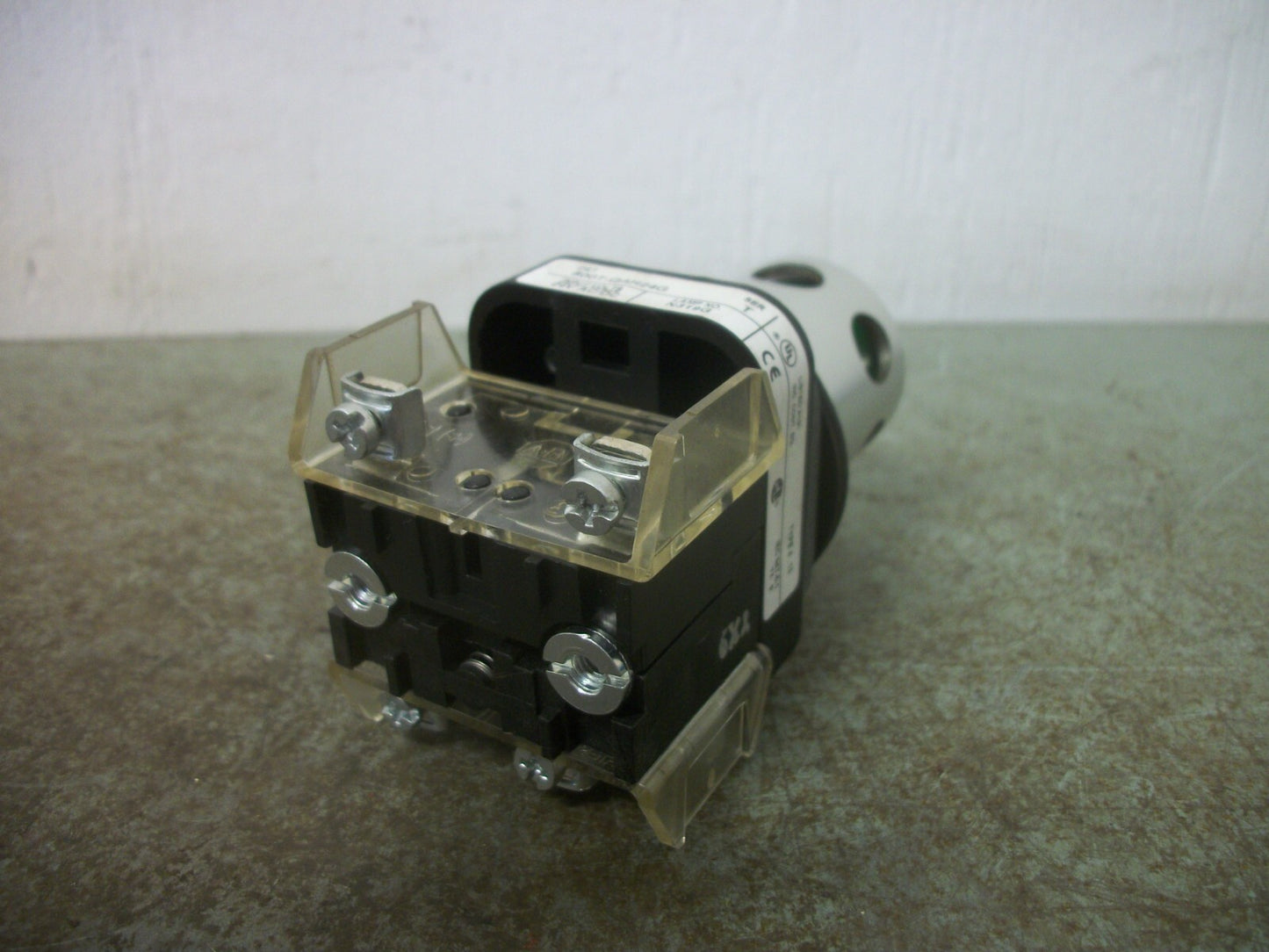 ALLEN-BRADLEY GREEN ILLUM MOMENTARY PUSHBUTTON 800T-QAH24G 24V