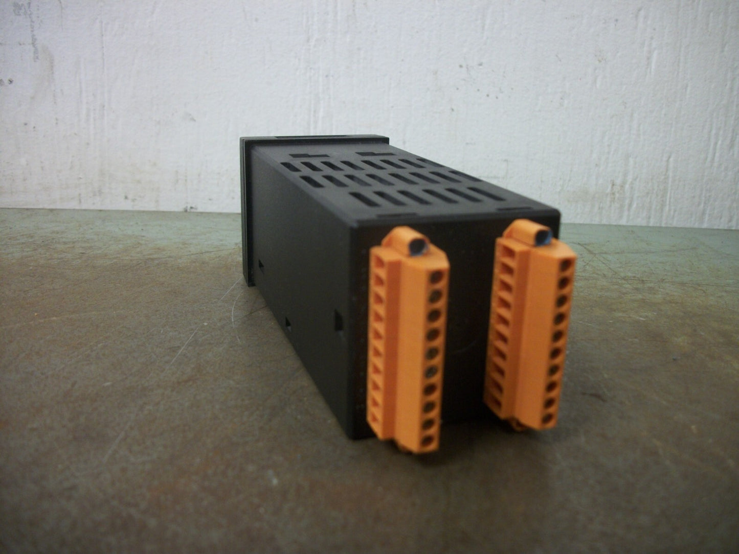 GOSSEN-METRAWATT R2400 DIGITAL GMBH TEMPERATURE CONTROLLER R2400 A1 B1 C1 K0