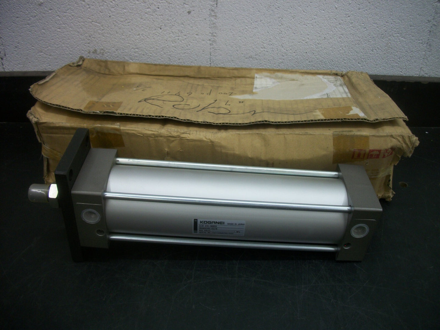 KOGANEI AIR CYLINDER DDA80X260-3-CS11TB1-4567W 1MPa 80MM BORE 260MM STROKE NIB