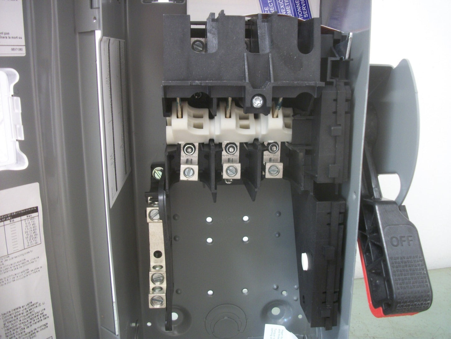 SQUARE D DISCONNECT TYPE 1 VHU361N 30AMP 600VOLT 3POLE FUSIBLE NOB