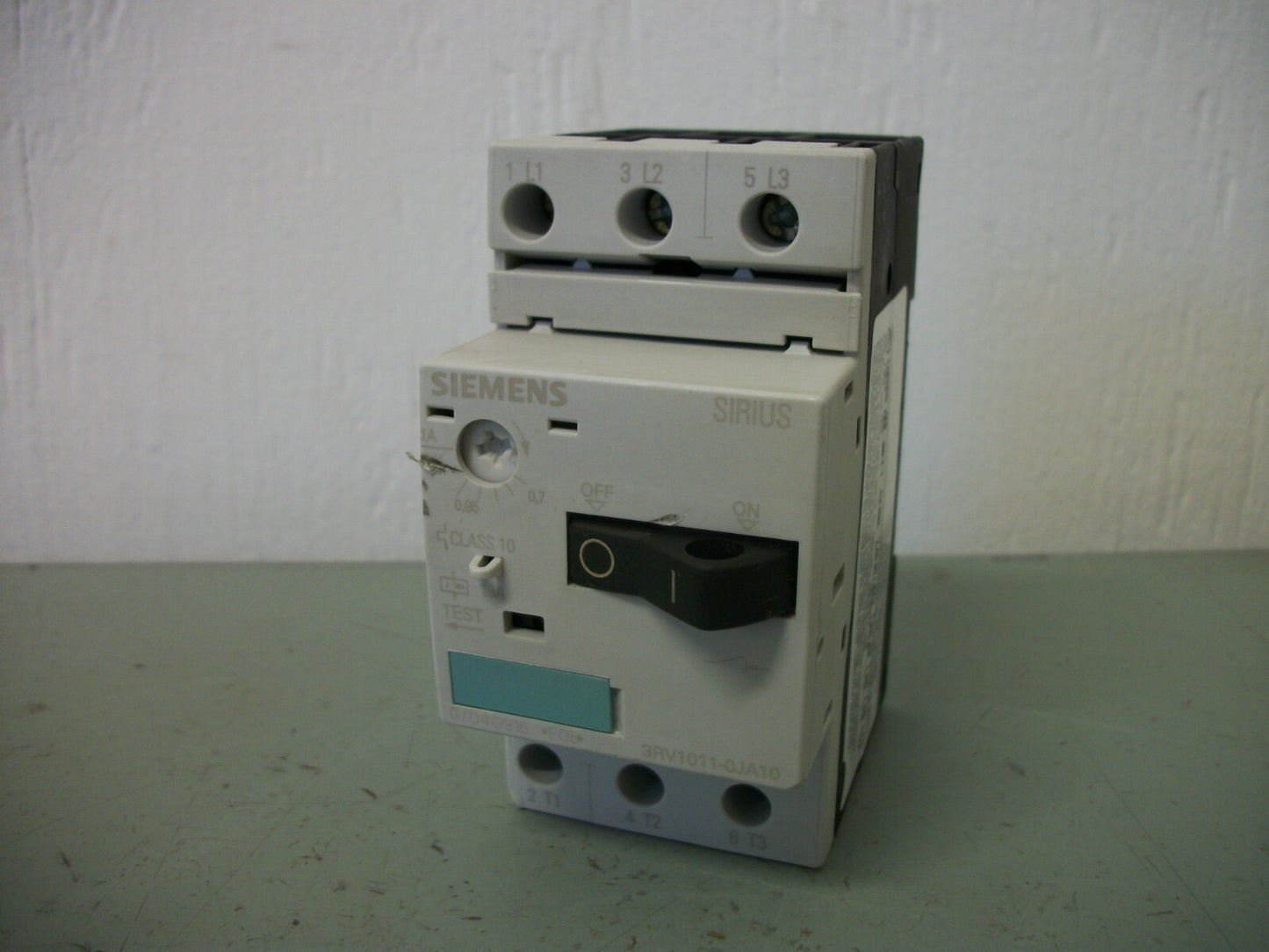 SIEMENS MOTOR CIRCUIT BREAKER 3RV1011-0JA10 0.7-1.0AMP