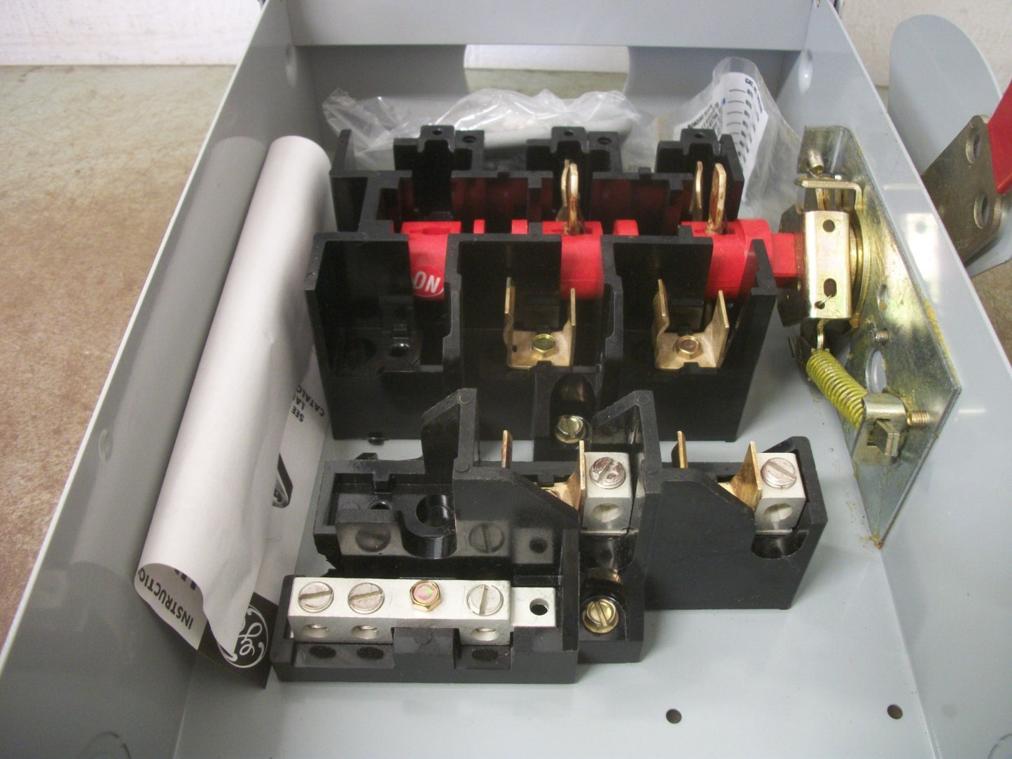 GE DISCONNECT TYPE 3R TG3222R 60AMP 240VOLT 2POLE FUSIBLE NOB